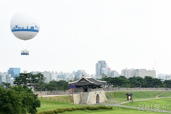 22 헬륨기구‘플라잉수원’운영 개시3.jpg