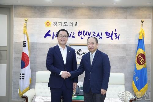 22의장님 경기문화재단 설원기 대표 접견 (8).jpg