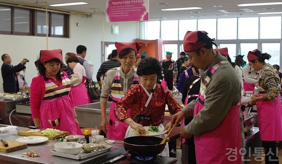 사진_남도 전통음식 체험 프로그램 운영 1(싱가포르 관광객).jpg