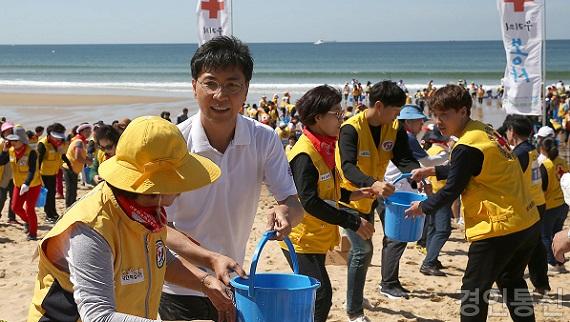 서해안 유류피해 안희정 지사.jpg