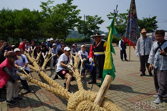 22한반도 화합 평화 기원 기지시줄다리기 시연.jpg