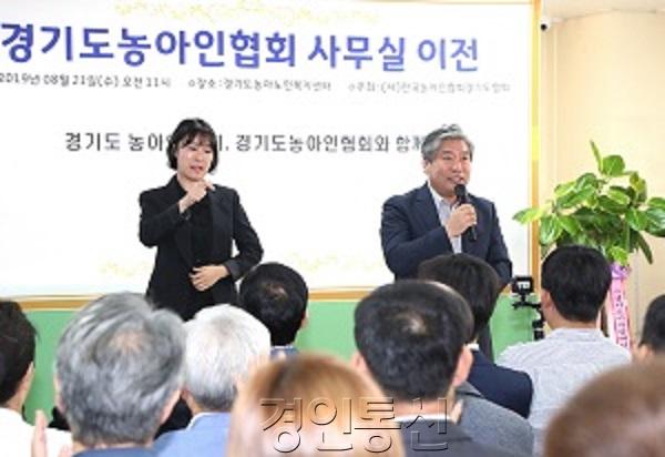 11송한준 의장, 경기도농아인협회 감사패 수상.jpg