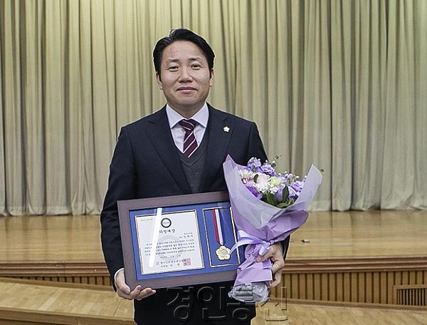 2화성시의회 임채덕 의원, 제1회 경기인터넷언론인협회 의정.행정대상 수상.jpg