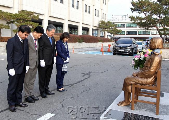 191216 송한준 의장, 평화의 소녀상 건립 1주년 (1).jpg