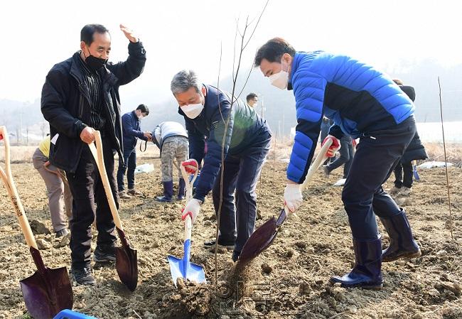 1-2밀원수식목행사.JPG