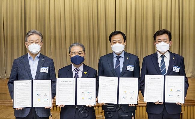 0312 이재정 교육감, “사학 채용 비리 근절 위해 도·도의회와 협력할 것”(사진1).jpg