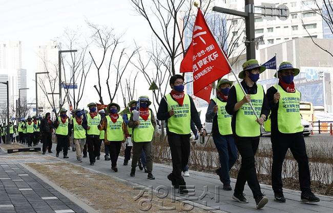 사진3-3. 수도권내륙선 철도건설사업 유치염원 릴레이 종주 퍼포먼스.JPG