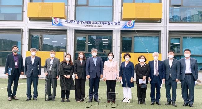 210520 정윤경 의원, 화성 남양고등학교 모듈러 교실 현장 방문 실시 (1).jpg