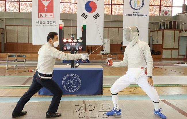 [사진추가] 211015 장현국 의장, 경기지역 유도.펜싱 학생선수 격려 '찾아가는 현장도의회' 실시 (1).jpg