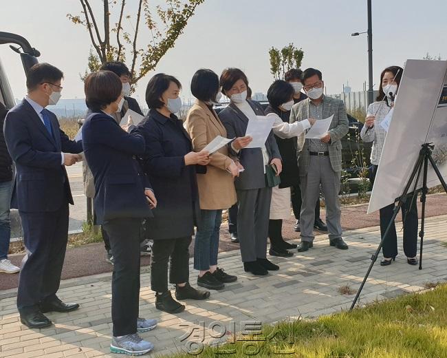 211021 경제노동위원회, 행정사무감사 앞두고 경기경제자유구역청 현장 방문 실시3.jpg