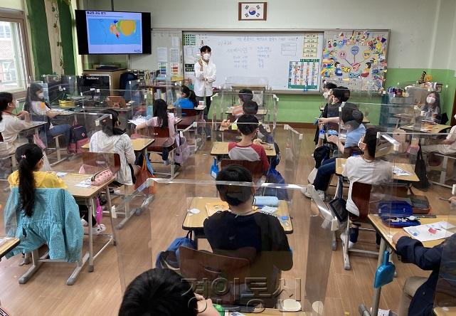 수원시국제교류센터, ‘찾아가는 세계시민교육’ 마무리.jpg