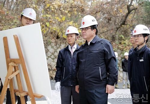 22한국지역난방공사 경영진 특별 안전점검 실시(가운데 김성회사장).jpg