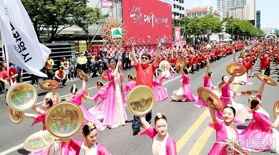 2017컬러풀페스티벌3(시민퍼포먼스).jpg