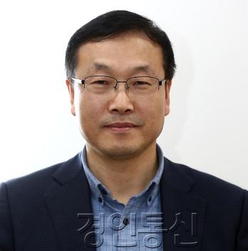 22김영진 국립이천호국원장.jpg