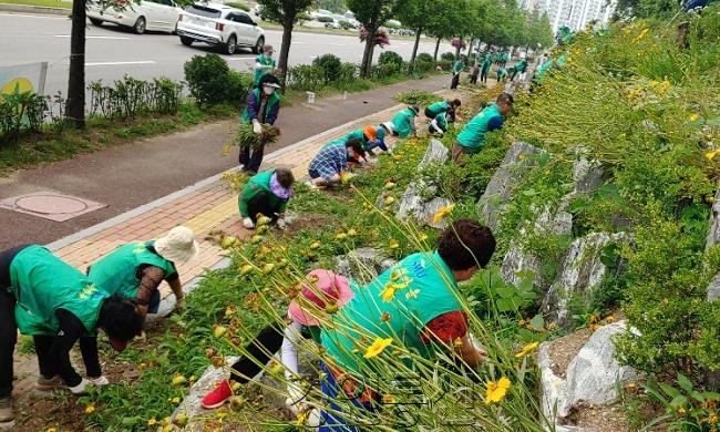 4.유엔초전기념관 환경정화(1).jpg