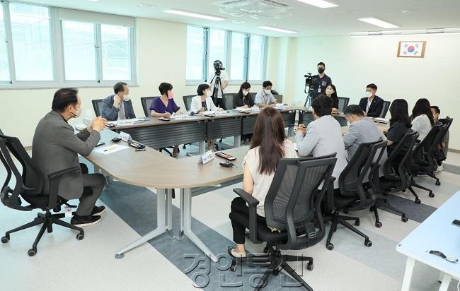 0726 임태희 교육감, 초등돌봄교실 함께하며 현장과 소통(사진3).jpg