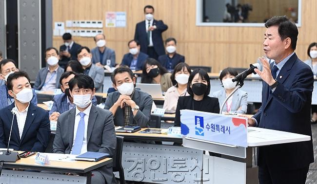 김진표 국회의장, “경기남부국제공항 건설·한국형 실리콘밸리 조성으로 수원·화성시 ‘윈윈’할 수 있어” 2.jpg