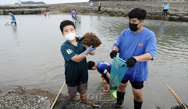 사진1-5.독살 물고기잡기 (1).jpg