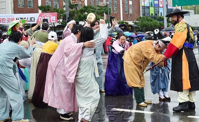 3년 만에 대면으로 열린 ‘제59회 수원화성문화제’, 3일간 축제 마무리 (12).jpg