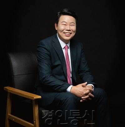 오성환 당진시장 검은배경.jpg