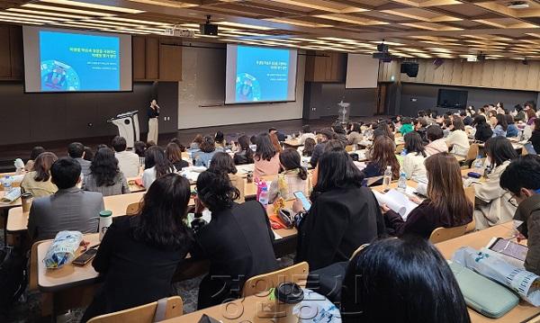 0408 경기도교육청, 논술형 평가 핵심교원 양성으로 학생평가 역량 강화와 전문성 신장 지원(사진 1).jpg