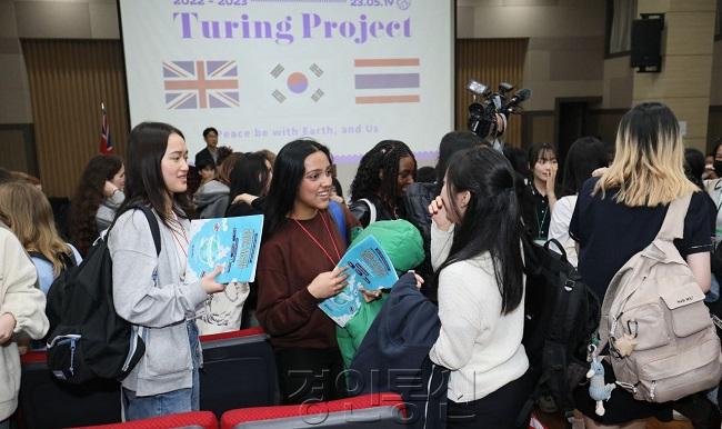 0521 3개국 학생들이 함께 만들어가는 미래, 영국·태국 고교 파주 한빛고와 상호 방문 국제교류 사진  (4).jpg